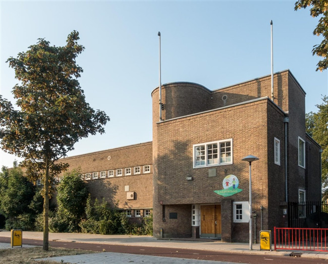 Amsterdamse School in Utrecht.
              <br/>
              Marcel Westhoff, juli 2018